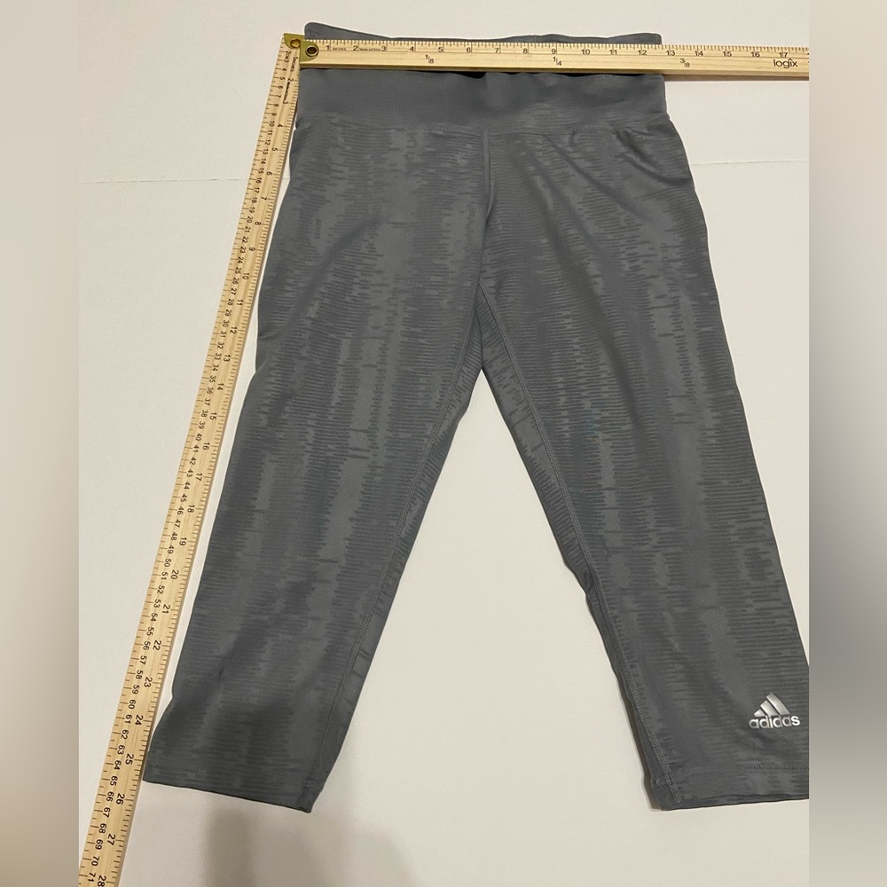 ADIDAS Climalite Women's Size S Gray Fitted Athletic Capri Leggings, mid-rise